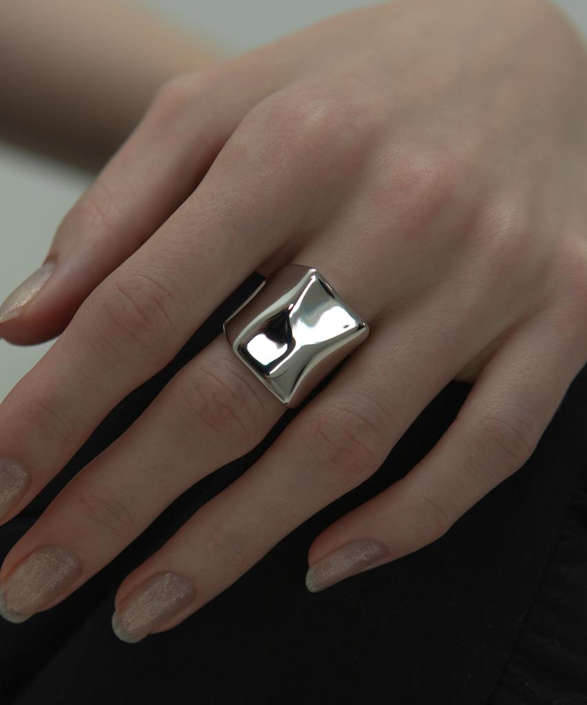 Novice Tokyo Rectangle Volume Ring / Silver