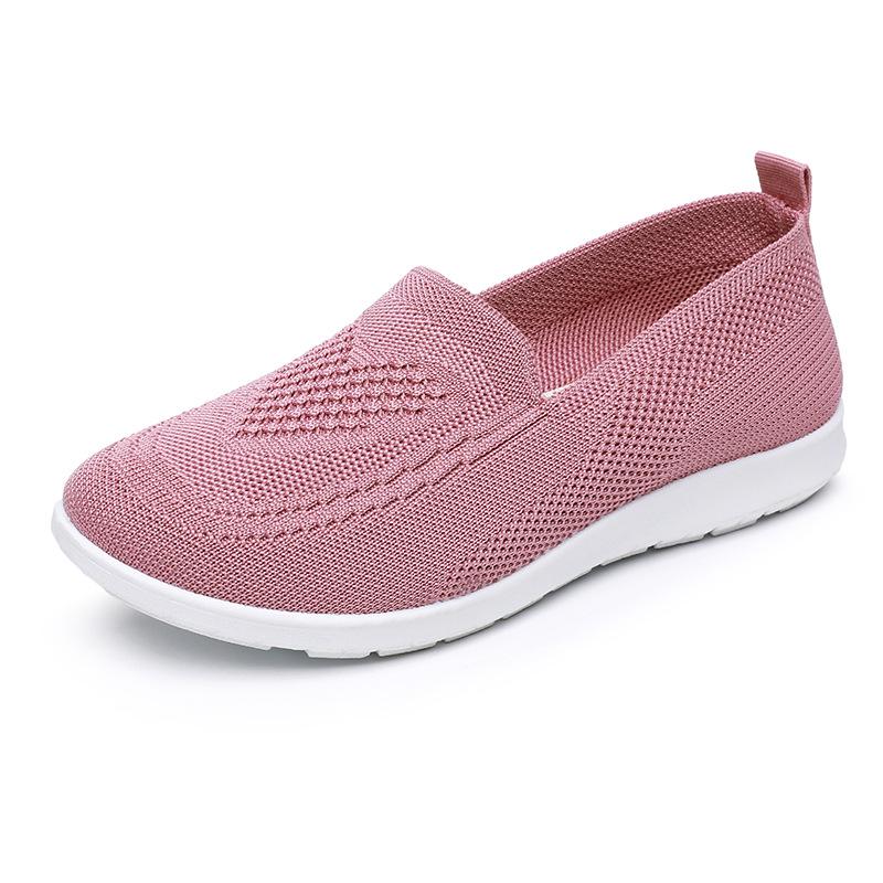 Women's Slip-On Old Beijing Cloth Shoes: Breathable, Flat-Bottomed, Casual, Knitted for Middle-Aged and Elderly, Large Size Available.