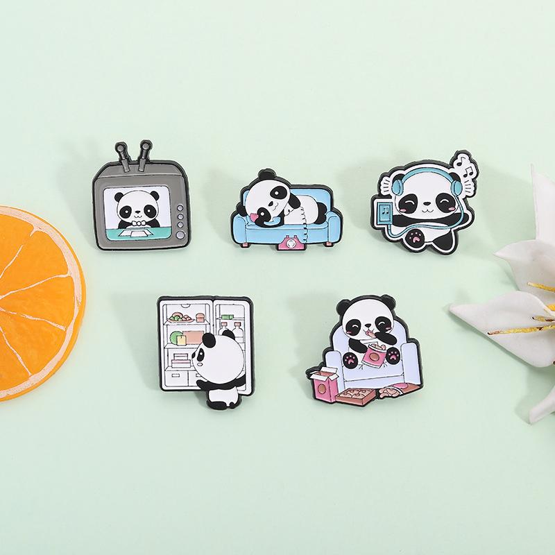 Cute Panda Enamel Pin Creative Panda Listening To Music Cartoon Animal Brooches Lapel Backpack Badge Jewelry Gifts for Friends