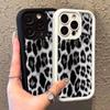 Schwarze iPhone Hülle mit Leopardenmuster für 16, 15 Pro, 14, 13, 17 Pro Max - Trendy & Stoßfest