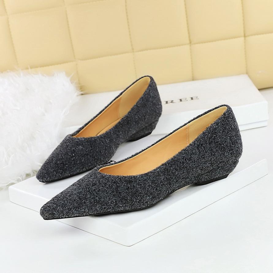 Fashion 2025 Spring Designer Women Mary Jane Shoes Fashion Pointed Toe Shoes Plush Women Shallow Mouth Concise Soft Sole Flats Shoes