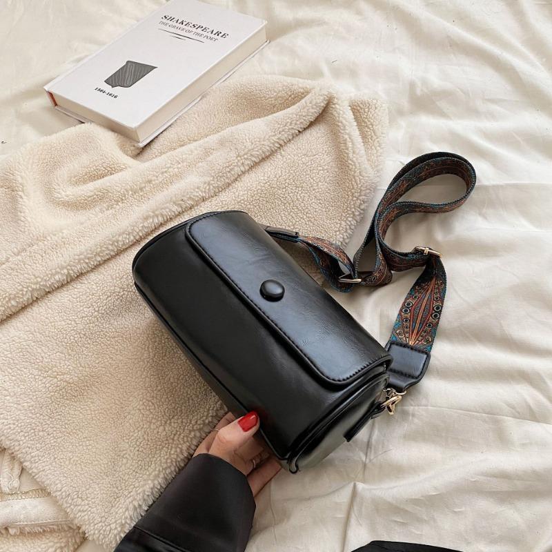 

Retro spring small bag women s bag niche versatile broadband shoulder messenger bag чёрный