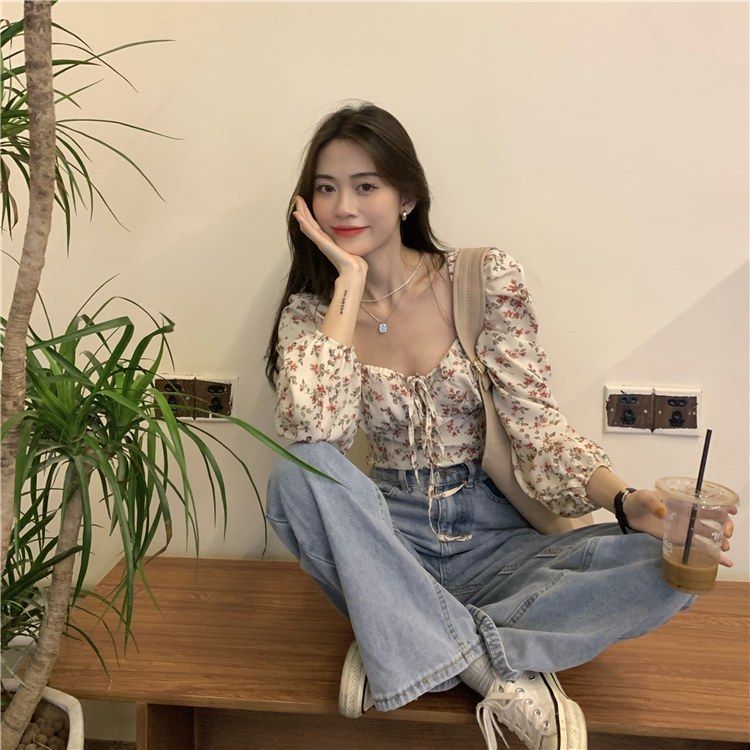French Floral Square Collar Shirt Female Elegant Design Sense Niche Bubble Sleeve Slim Tops Vintage Pleated Spring Collarbone Blouse