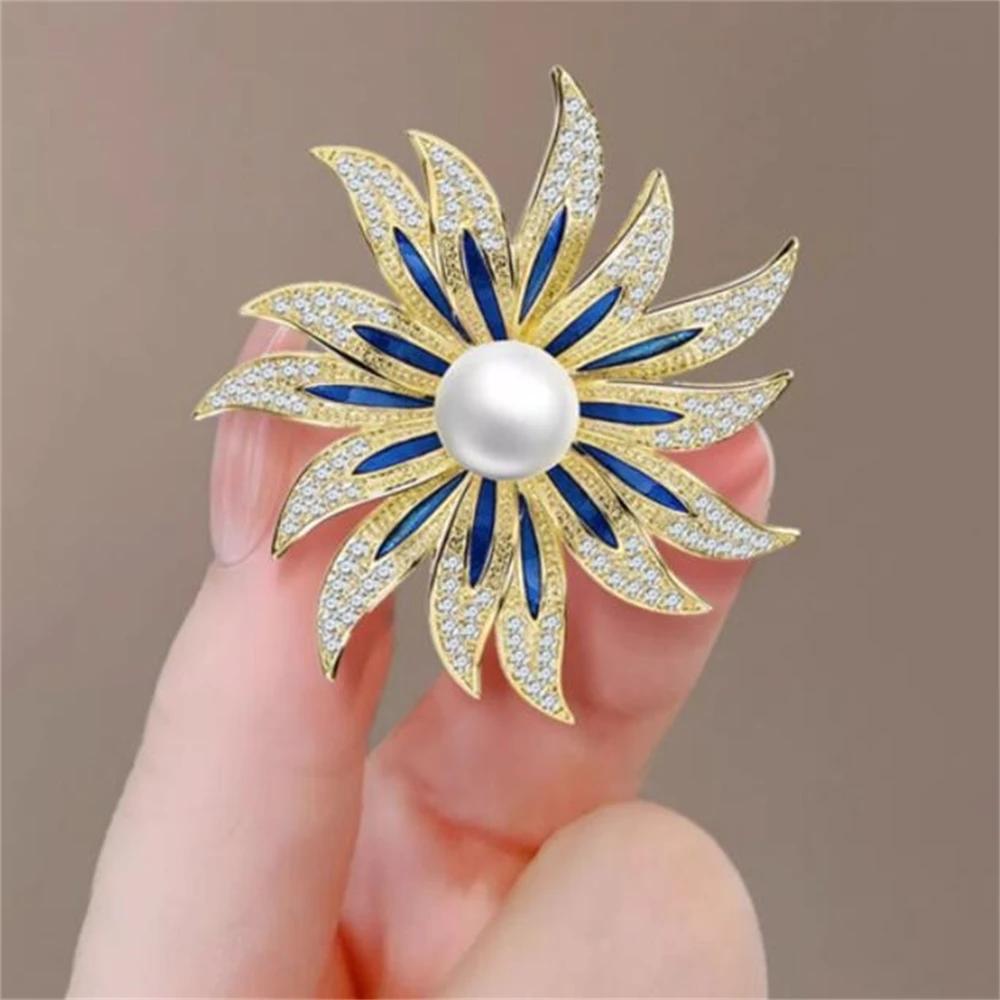 Exquisite Crystal Sunflower Brooches for Women Fashion Daisy Flower Collar Pins Coat Shawl Corsage Jewelry Party Accessories