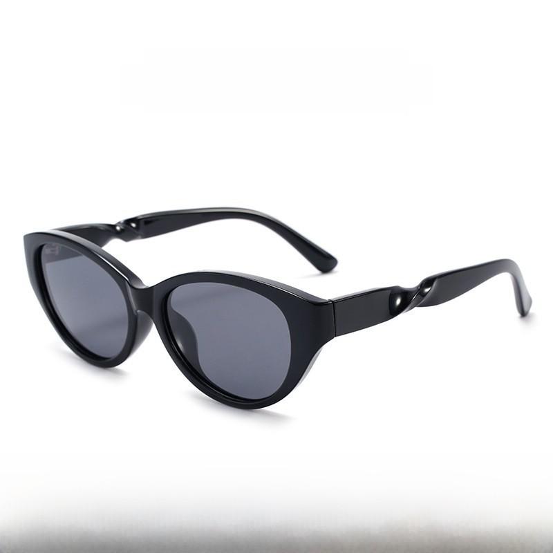 Stylish Tr90 Sun Glasses With Tac Lenses For Casual Driving And Summer Outings