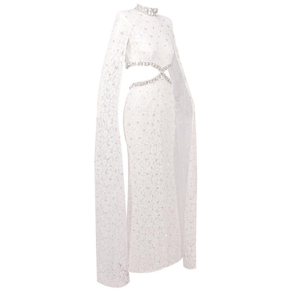 Elegante Vestido Blanco de Encaje con Cuello Alto, Mangas tipo Chal y Cintura Calada