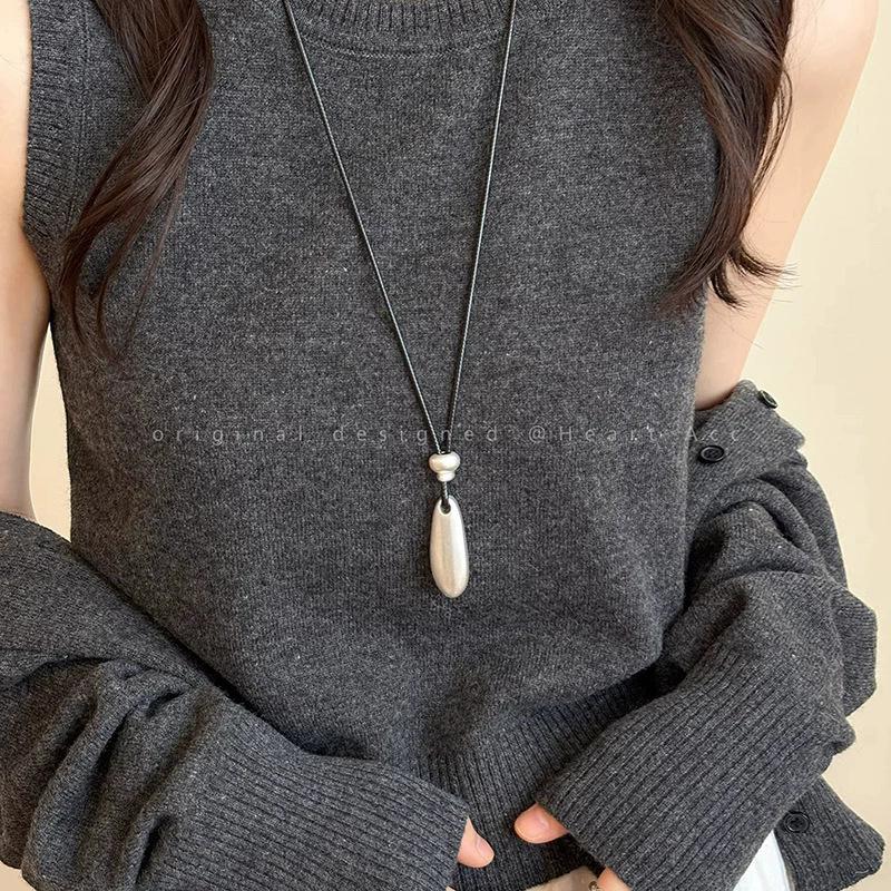 Simple Oval Pendant Necklace Individual Cold Wind Sweater Chain Design Sense Jewelry