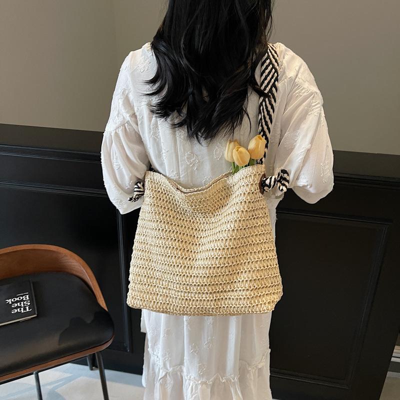 Boho Chic Large Woven Straw Tote Bag for Women Commuter Handbag Shoulder Bag, Perfect for Spring Outings, Beach Tote Bag