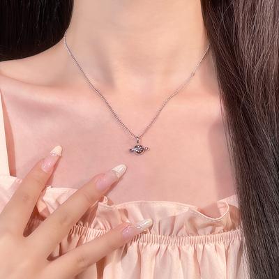 Colar com pingente de planeta feminino, design de nicho de luxo, corrente de clavícula de aço inoxidável