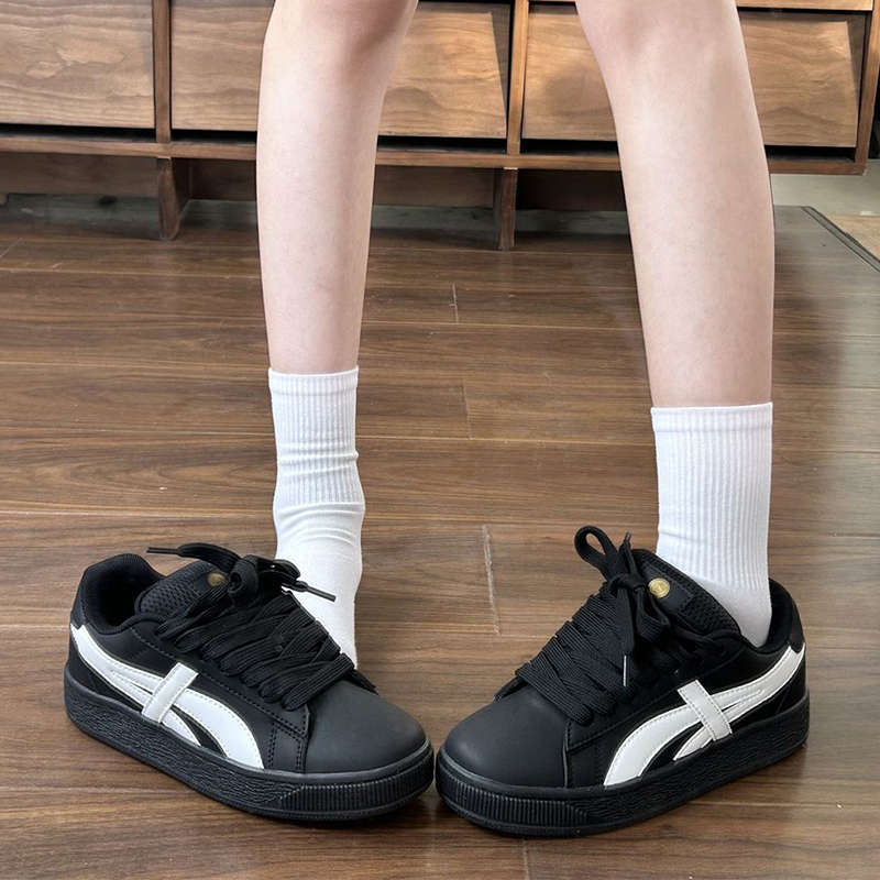 Hong Kong Style Retro Black Bread Shoes for Women Ins Spring New Student Versatile Sports and Leisure Board Shoes for Women