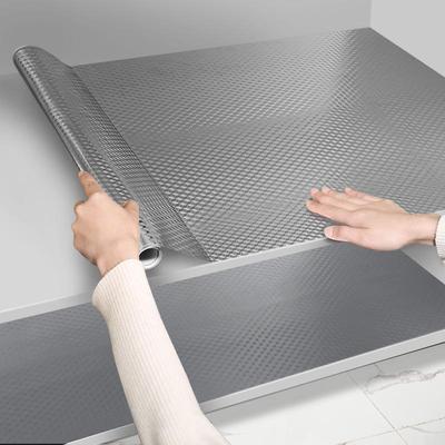 Küche & Kleiderschrank Wasserdichte Selbstklebende Auskleidung - Anti-Öl, Feuchtigkeitsbeständig, Aluminiumfolie für Schränke & Schubladen