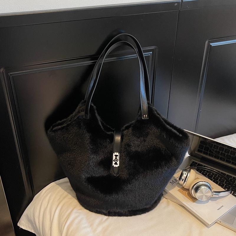 Autumn new women s bag casual fashion bucket bag solid color underarm bag lock niche shoulder bag