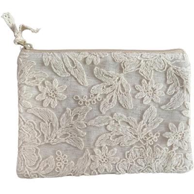 Vivienne Pouch 22 x 30 Botany Lace Serie Spitzenstickerei Kleinteileetui WK5221A2 (Vivienne) [Flach cm, Elfenbein]