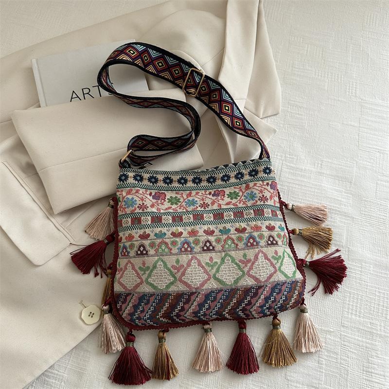 

Fashi Ethnic Style Tassel Single Shoulder Bag 2026 Trendy Newest Tote Bag Crossbody Bag For Daily Use Travel Shopping бежевый