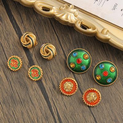 Boucles d'oreilles vintage tête de lion en relief émail dentelle d'âge moyen tempérament polyvalent