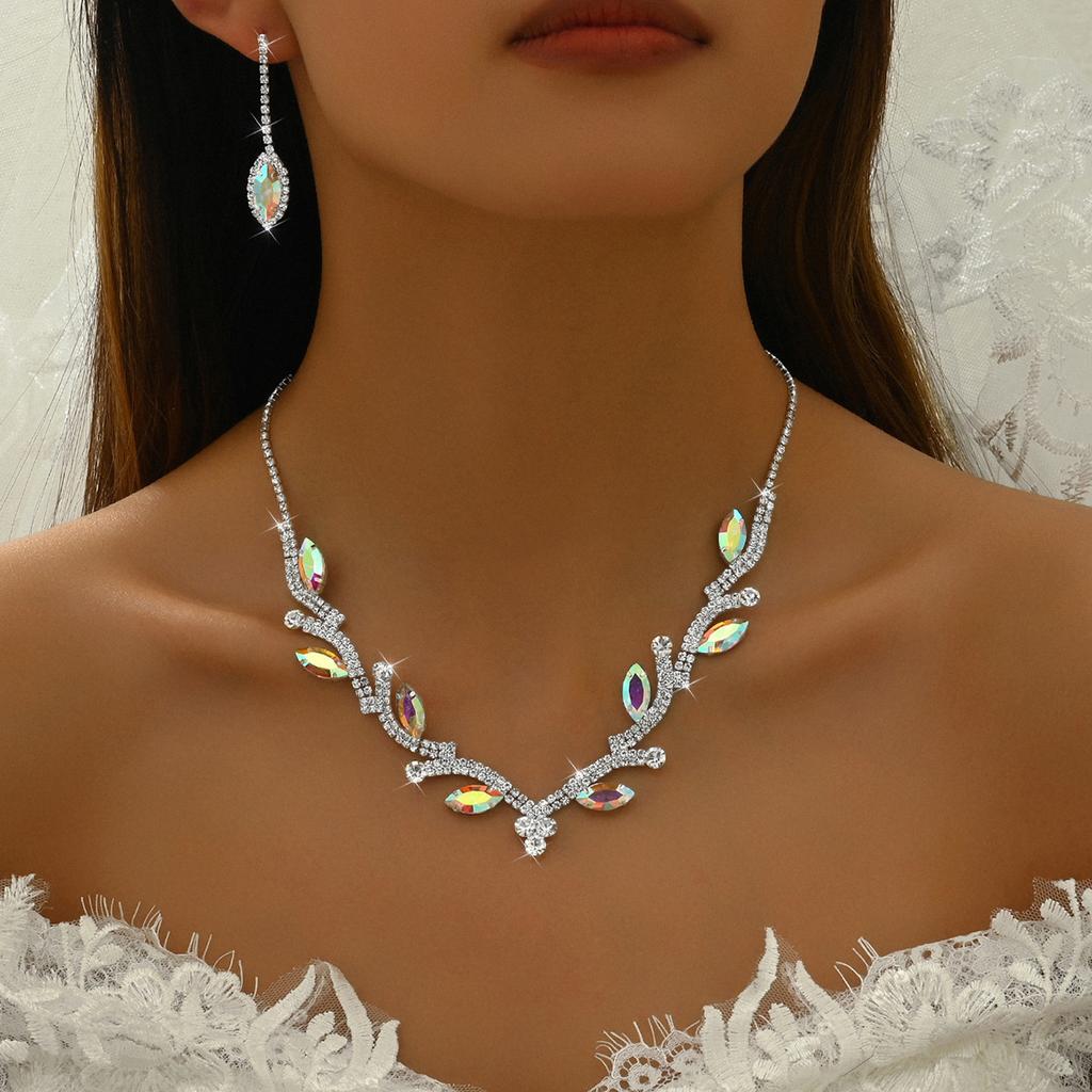 Diamond Leaf Fringed Necklace Light Luxury Court Style Collarbone Chain Retro High-End Jewelry Set Female