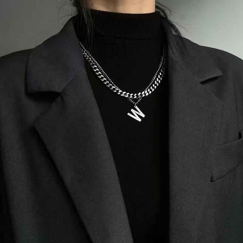 Light luxury niche necklace for women, 2024 new trendy long design sweater chain, autumn and winter high-end feel, elegant match