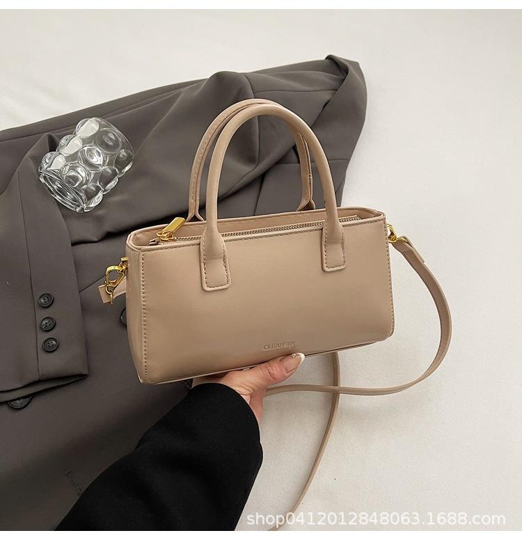 

Сумка премиум-класса маленькая женская 2025 новая универсальная сумка через плечо модная портативная маленькая квадратная сумка трендовая простая сумка через плечо