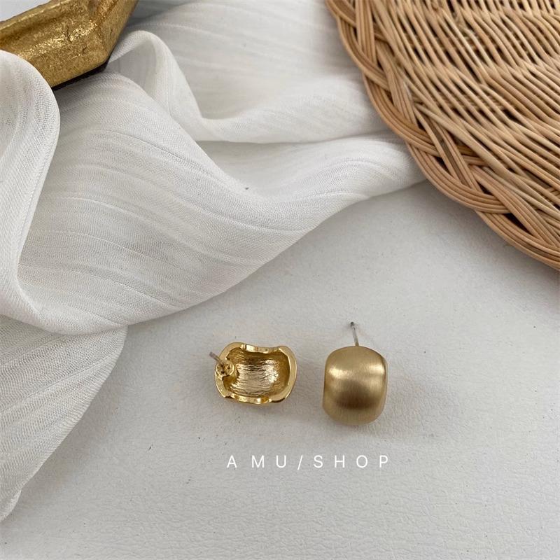 A.MU Little Magic Bean French Retro Gold Frosted Matte Stud Earrings Clips for Women