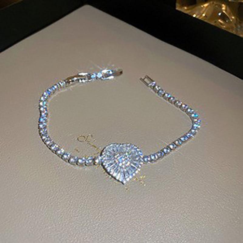 European & American Rhinestone Round Buckle Retro Bracelet – Korean Ins Niche Design, Light Luxury for Women