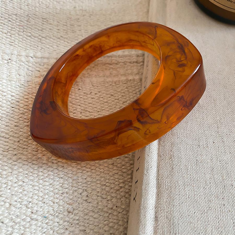 European and American Beige Irregular Geometric Resin Bracelet Light Luxury Temperament Bracelet Retro Exaggerated Jewelry Women