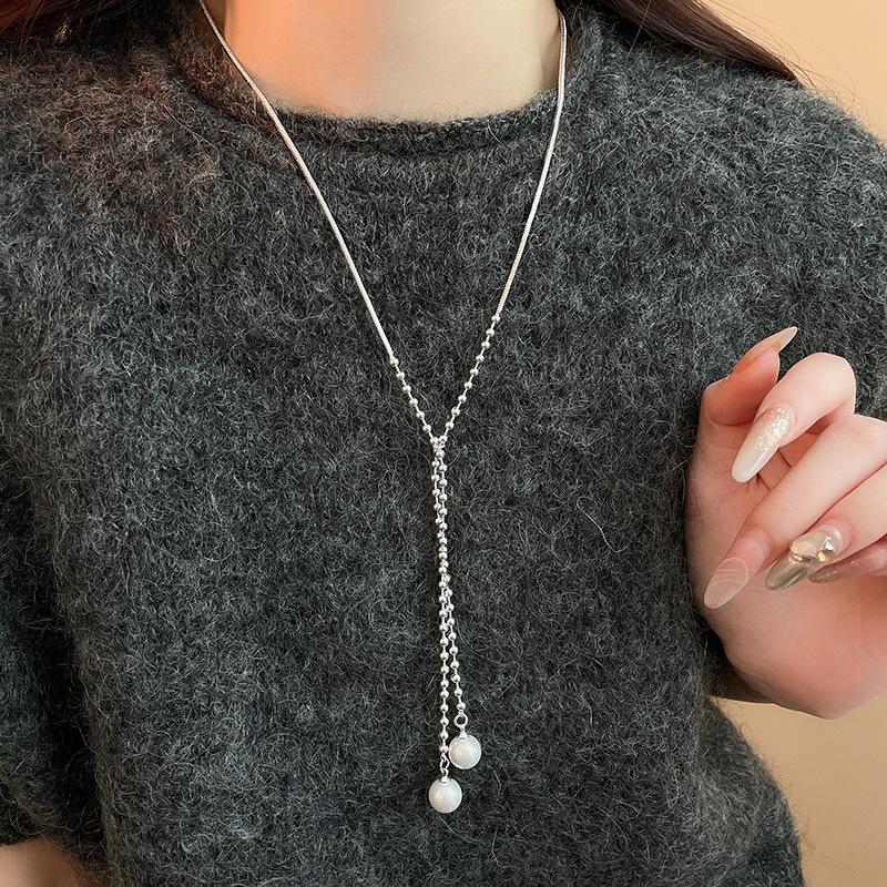 Fashionable Floral Geometric Necklace with a Light Luxury Style Sweater Chain and French Retro Accessories