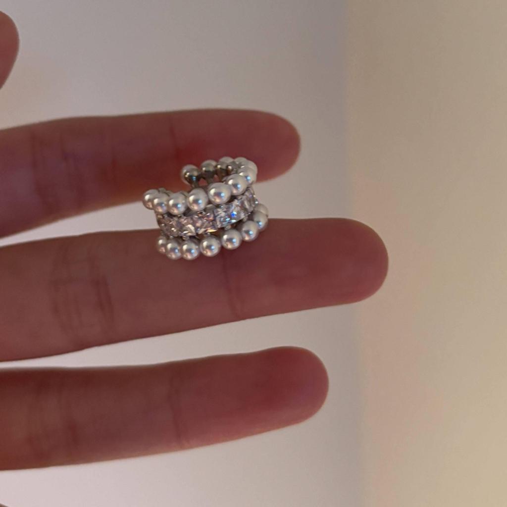 French Retro Pearl Zirconia Ear Clip for Women - No Piercings Needed, High-End Fashionable Ear Cartilage Accessory.