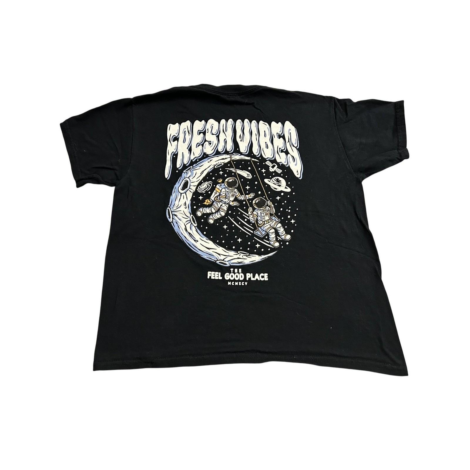 Fresh Vibes Astronaut Space Graphic T-Shirt Mens Medium Black Excellent TYB317SS L