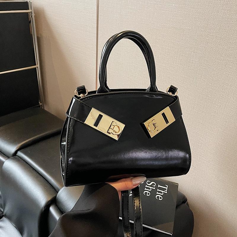 

Премиальная текстура маленькая сумка женская новая модная универсальная сумка-мессенджер популярная портативная дорожная маленькая квадратная сумка чёрный