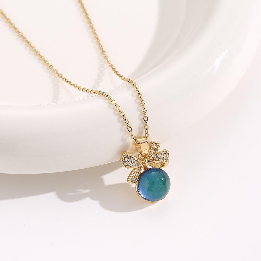 Elegante Pingente de Cabacinha com Fecho de Paz de Jade - Corrente para Clavícula em Aço Titânio no Estilo Chinês Retro