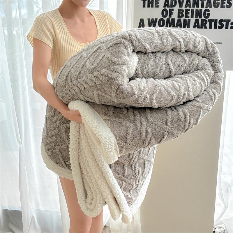 Velvet Taffeta Double-Layer Fleece Winter Blanket Quilt Cover for Office Nap