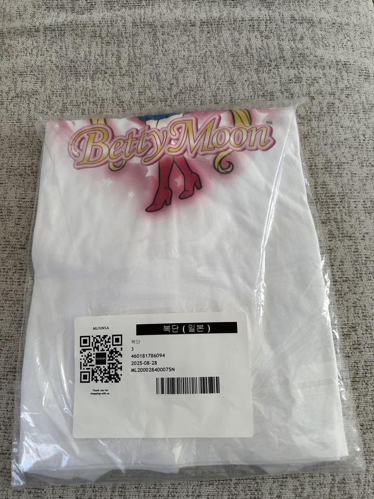 [USED] ULKINCANVAS Betty Sailor Moon T-shirt worn by twiceSANA