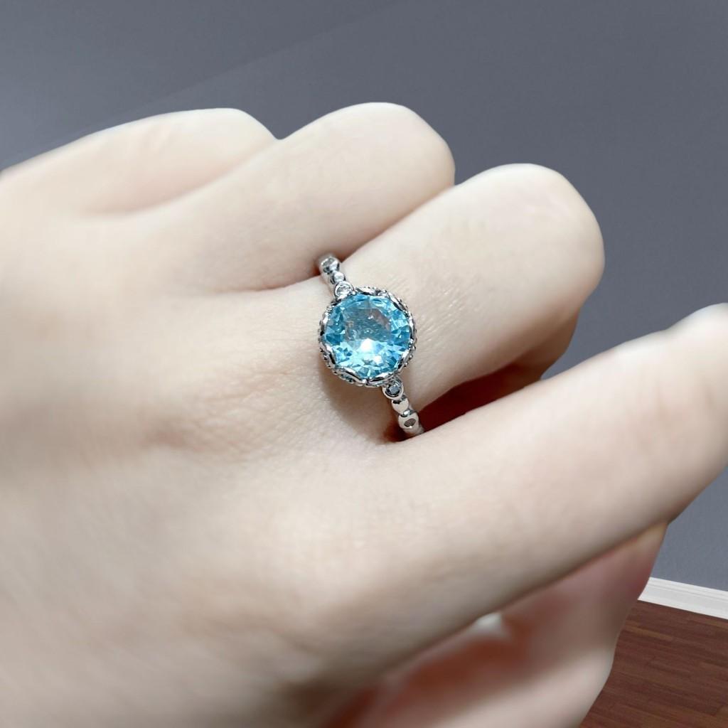 Stunning Creative Topaz Ring With Dazzling Diamond Inlay In Luxurious Platinum For Stylish Women