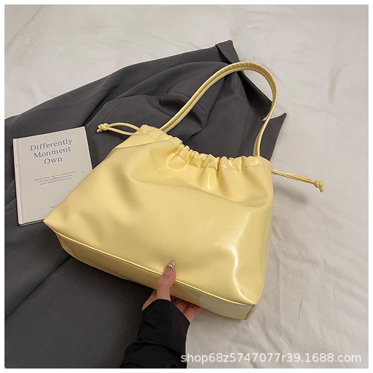 Premium bundle tote bag 2025 spring and summer new Korean version large-capacity shoulder women's bag fashionable commuter armpit bag