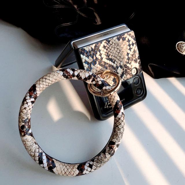 

Чехол для телефона «сделай сам» для Samsung Galaxy Z Flip 3 5g Портативный браслет с большим кольцом на руку Сексуальный питон из змеиной кожи из искусственной кожи Жесткий чехол For Samsung Z Flip 3