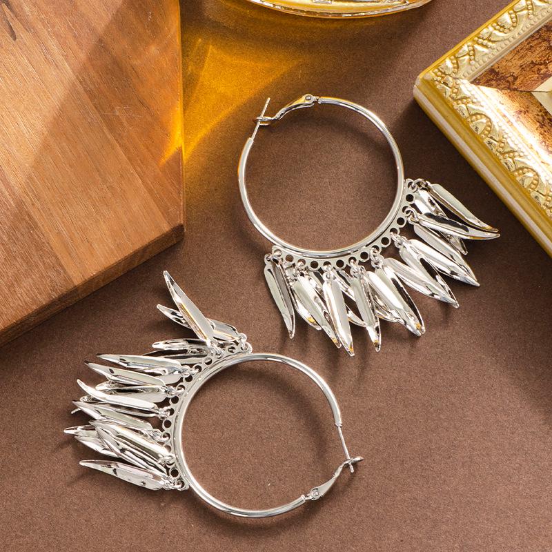 

Exaggerated Personality Metal Leaf Tassel Earrings - Versatile Silver Needle for Women серебряный