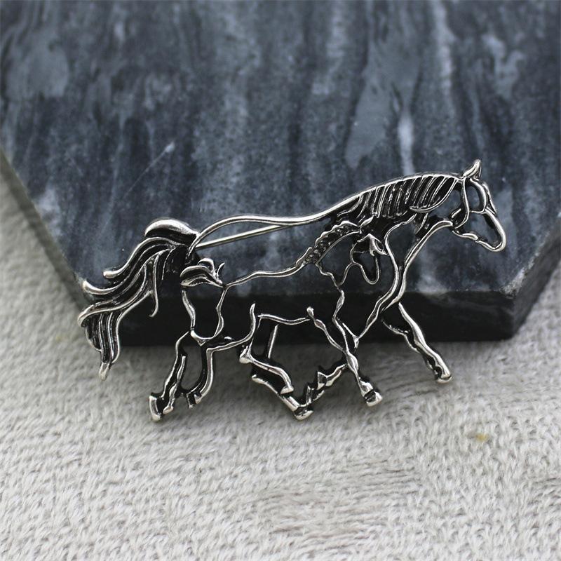 Fashion Antique Silver Openwork Alloy Horse Pony Brooch Animal Pin Brooch Unisex Corsage Badge Clothing Suit Jewelry Accessories