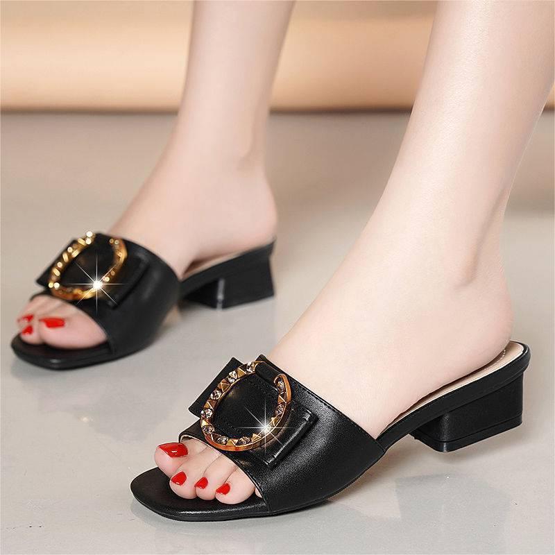 Pantofle zahraničního obchodu dámské 2025 nová móda korejská verze sandály z měkké kůže střední podpatek ins tide jednoslovné nazouváky pro venkovní nošení