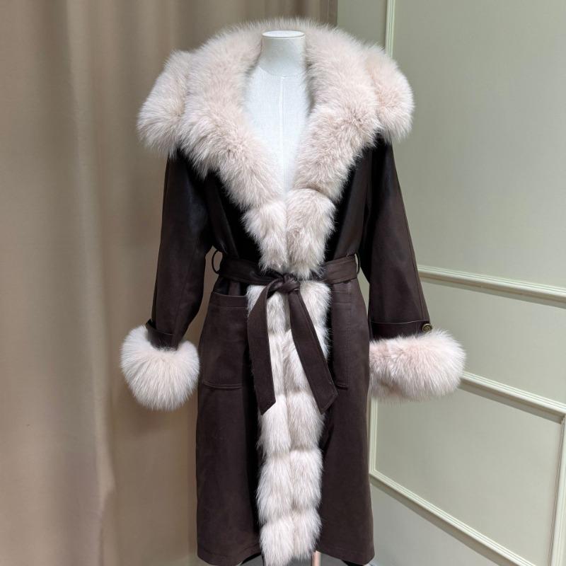 The real shot is a new goose down suit, a fox fur coat, a women's long pie, and a large-size fur coat.