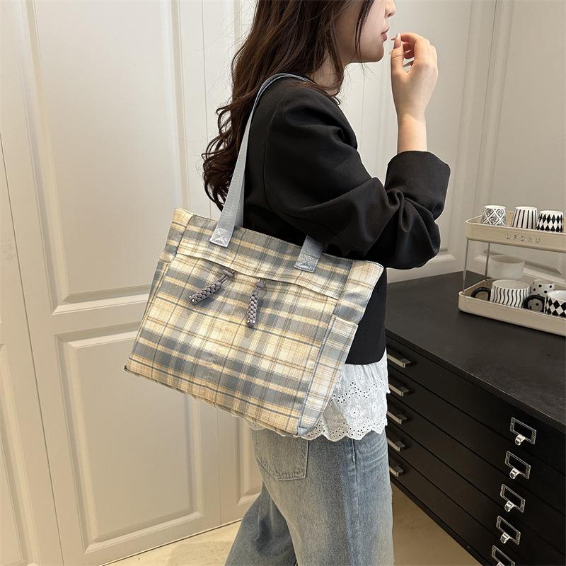Premium casual plaid beautiful portable tote bag new fashion versatile shoulder bag underarm bag women's bag
