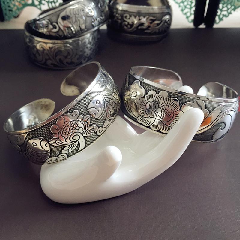 Bohemian Etnický Styl Retro Stříbrný Široký Náramek pro Ženy Vyřezávaný Květ Otevírací Módní Náramek Boho Vintage Šperky