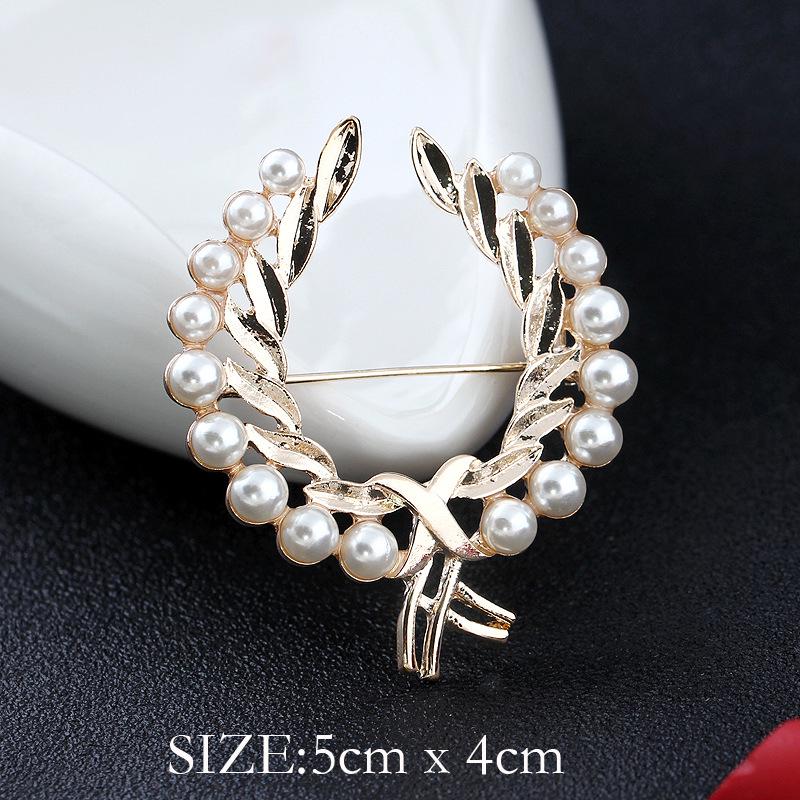 Spilla Corona di Perle e Strass di Cristallo Coreano - Spilla Versatile per Sciarpe da Donna con Spedizione Gratuita
