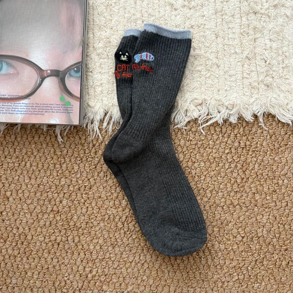 Ladies Spring and Autumn Cartoon Letter Heel Embroidered Color Matching AB Version of The Cylinder Pile Socks