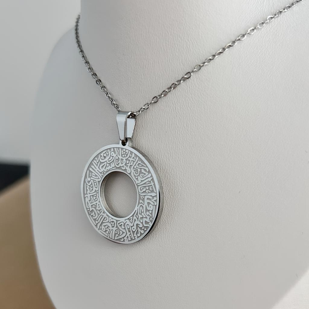 A stylish and simple Islamic Allah Islamic stainless steel necklace pendant for women and men. Fashion accessories and creative gifts.