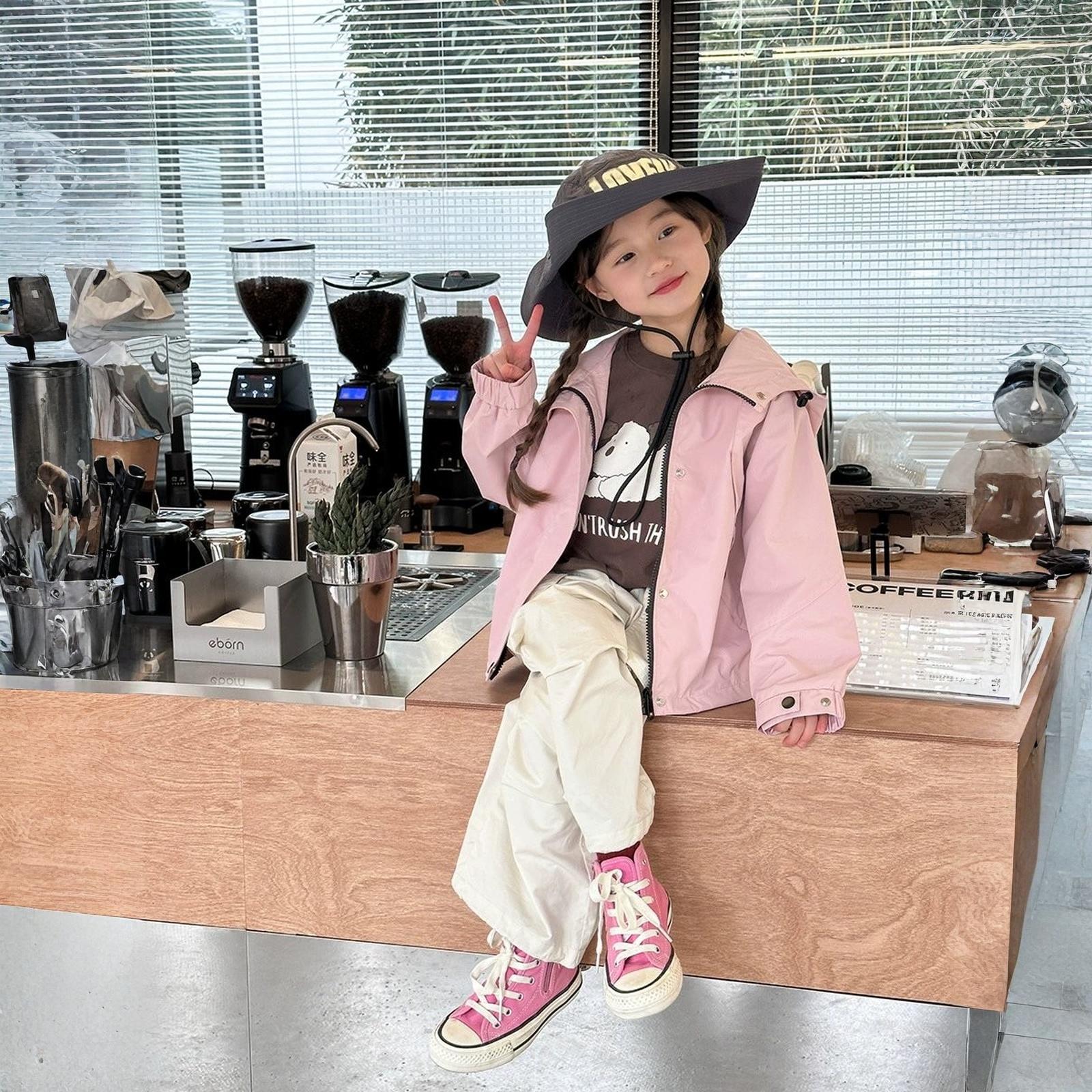 

Детская стильная ветрозащитная куртка с капюшоном для улицы, устойчивая к сминанию 90 розовый