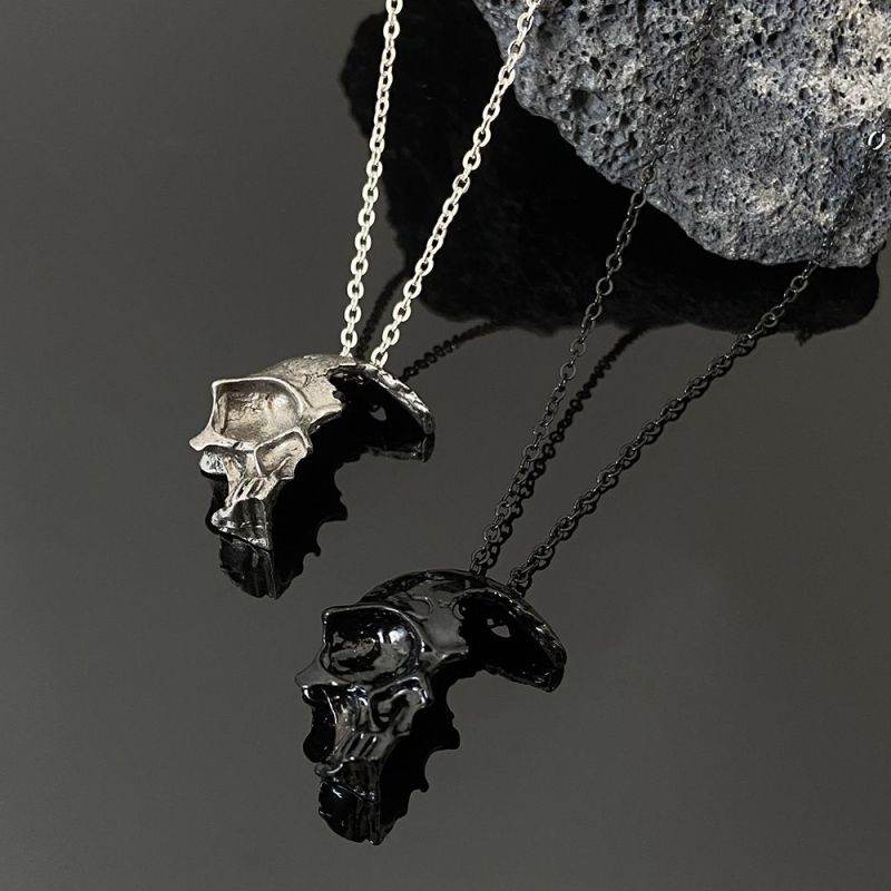 Half face skull necklace men's retro alloy skull pendant gothic necklace jewelry