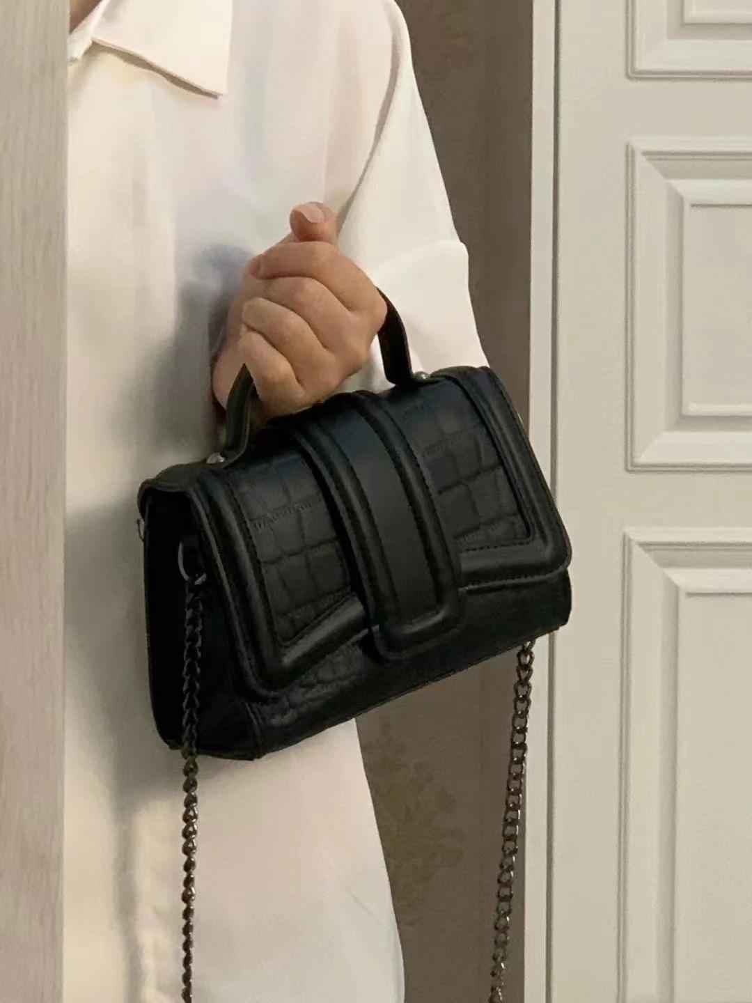 

2024 новый нишевый дизайн женская сумка мода легкая роскошная сумка-мессенджер тренд универсальная женская сумка нишевая чёрный