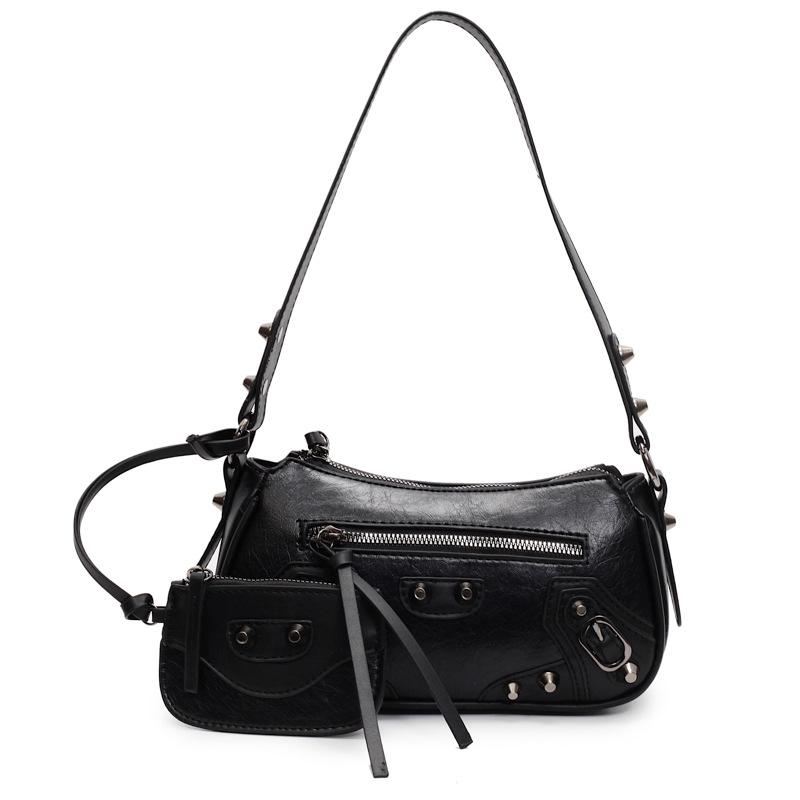 Niche design simple fashion rivet shoulder bag women's winter new retro messenger women's bag