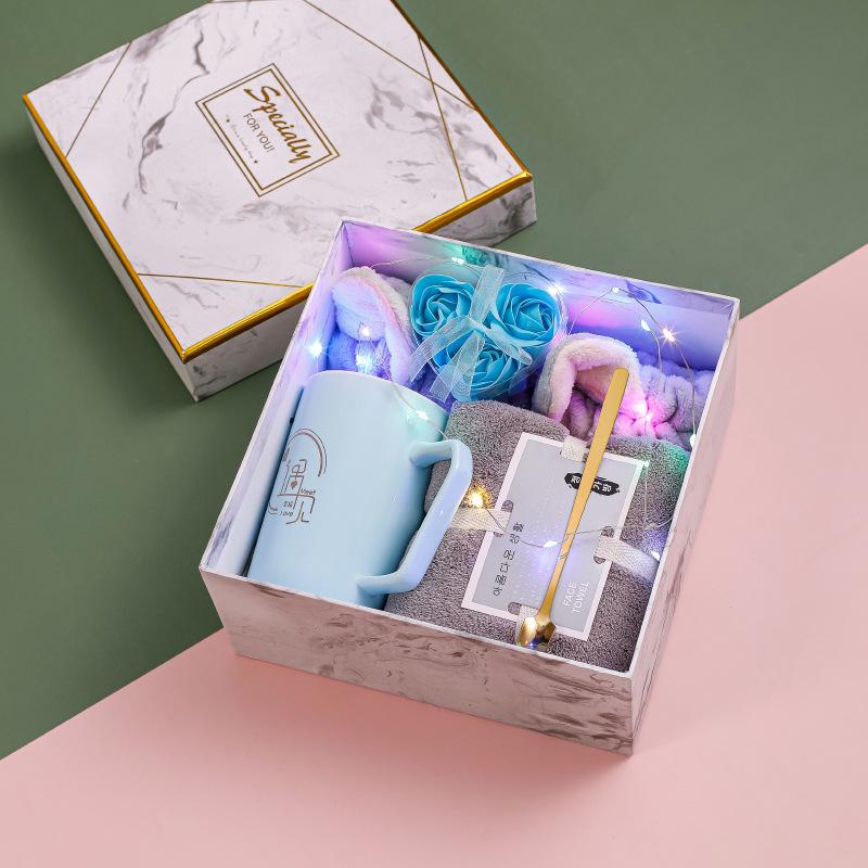 Geschenkset für Damen: Keramiktasse & Handtuch für Hochzeiten, Geburtstage, Partys und Abschlussfeiern