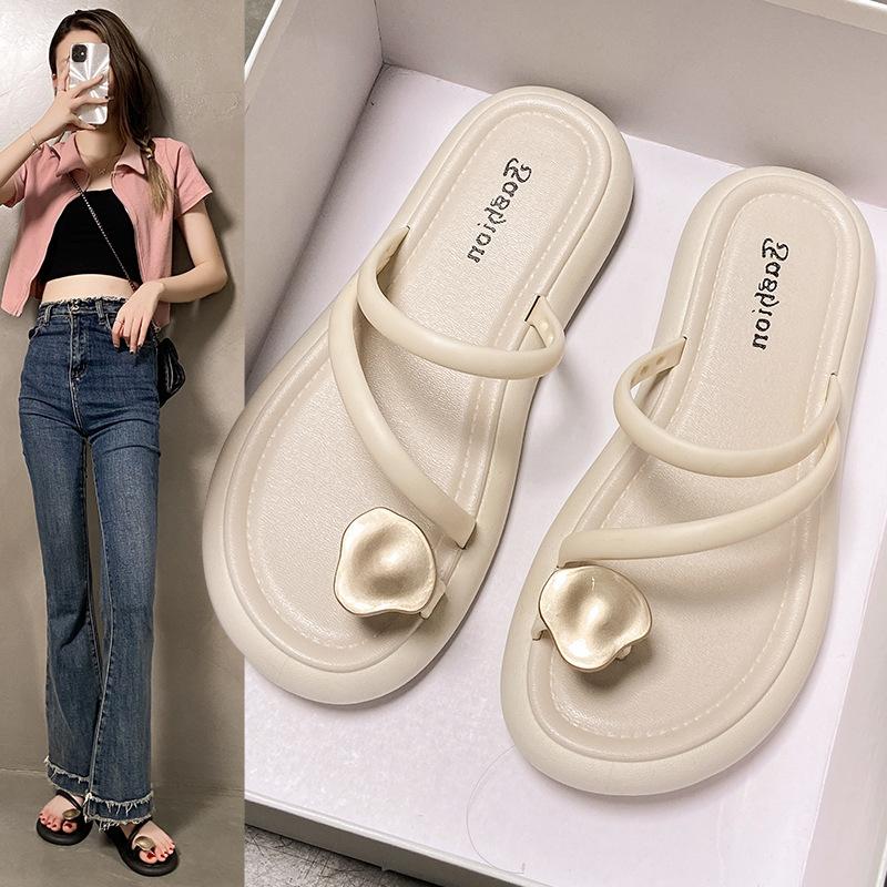 Super Fire Cover Toe Cool Slippers Women's New Summer Korean Versatile Flat-bottomed Vacation Casual Beach Shoes
